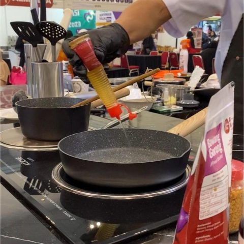 chef yang menggunakan produk mbrebesmili pada masakannya